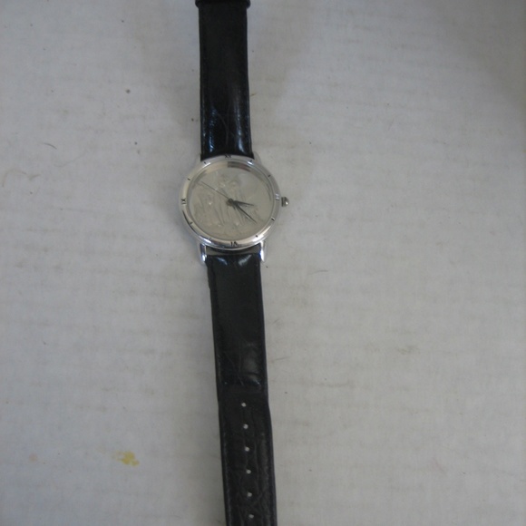 Disney Silver Aristocats Black Leather Wrist Watch Pre-Owned Made in Japan - Picture 5 of 5